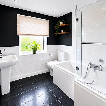 Modern - Ideal For Families & Contractors Holiday home Leeds (West Yorkshire)