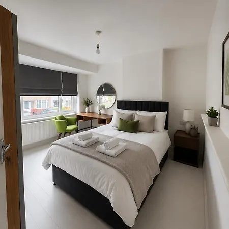 Holiday home Modern - Ideal For Families & Contractors *