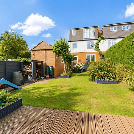 Modern - Ideal For Families & Contractors