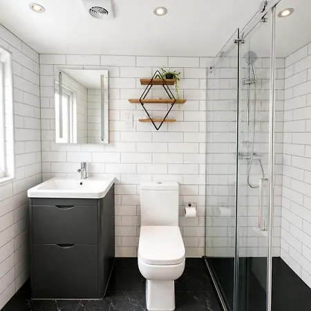 Modern - Ideal For Families & Contractors Holiday home *