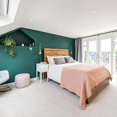 Holiday home Modern - Ideal For Families & Contractors *