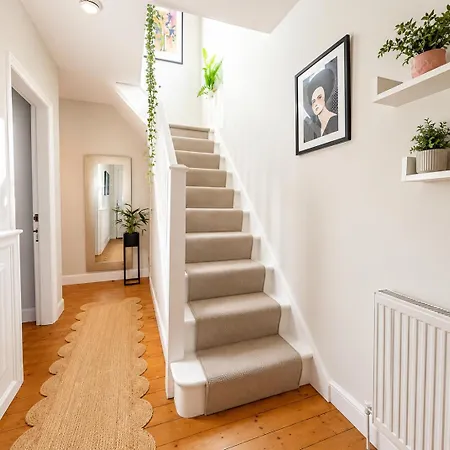 Holiday home Modern - Ideal For Families & Contractors Leeds (West Yorkshire)